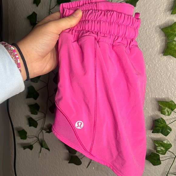 lululemon athletica Pants - Lululemon sonicpink hottie hot shorts low rise, 2.5